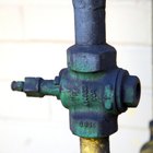 Instrucciones para abrir la válvula de alivio de presión en un calentador de agua