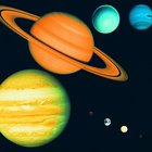 ¿Qué características comparten los planetas internos que los externos no?