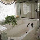 Cómo reparar una bañera de fibra de vidrio