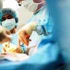 El salario de un técnico quirúrgico en un consultorio de un cirujano plástico