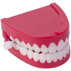 Quanto tempo você deve esperar para colocar dentatura depois da extração dos dentes?