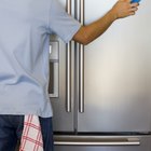 Colocar gelo no freezer conserva energia no refrigerador?