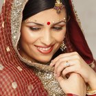 ¿Cómo se llaman las joyas que las mujeres indias usan en la frente?