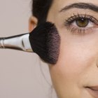 Como disfarçar uma crosta de ferida no rosto com maquiagem