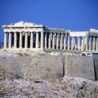 ¿Qué tipos de transportes construyeron los griegos y por qué fueron importante para ellos?