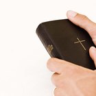 Cómo hacer a mano una cubierta de cuero para la Biblia