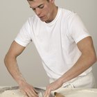 Kneading and preparing the dough to cook meat pies (1)