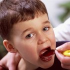 Cómo evitar que un niño escupa los medicamentos