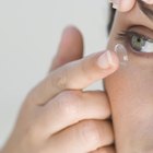 Maneira fácil de colocar lentes de contato em olhos pequenos
