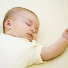 ¿Está bien permitir que un bebé duerma en un columpio?