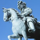 What are some disadvantages & advantages of an aristocracy government?
