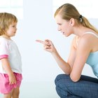 Cómo la disciplina parental sobre los hijos afecta su educación