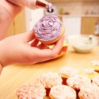 La mejor técnica para verter mezcla de muffins y cupcakes dentro del molde