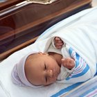 Cómo saber si estás abrigando demasiado a un recién nacido