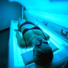 Posiciones en la cama solar para broncearse los lados y las axilas