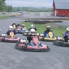 Cómo hacer una pista de carreras para karts en un patio trasero