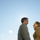 ¿Cómo demostrarle a una chica que ella te interesa?