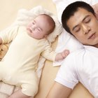 Cómo vestir a un bebé para la hora de dormir