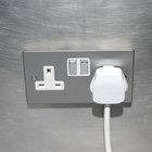 La altura adecuada para montar una toma de corriente eléctrica
