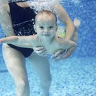 small baby learn to swimming