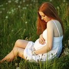 Young pregnant woman eating junk food