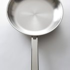 Como remover resíduo queimado de uma panela de aço inox