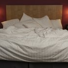 Cómo darle a tu cama una cabecera cuando no la tiene