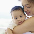 ¿Puede la leche materna causar dolor por gas en los infantes?