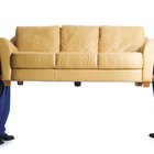 Cómo levantar muebles pesados sin resultar lastimado