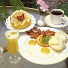 Cómo hacer un desayuno y un almuerzo ligero para una boda