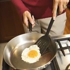 Como cozinhar ovos em uma frigideira de aço inoxidável sem grudar