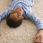 Cómo limpiar una alfombra en profundidad sin gastar mucho dinero