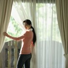 Como desamassar cortinas sem precisar retirá-las