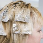 El modo correcto de usar papel de aluminio para hacerse reflejos en el cabello