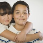 Cómo estimular a que los hermanos trabajen juntos en las tareas domésticas