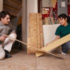 Como remover uma seção de piso laminado colado 