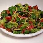 ¿Cómo curar las aceitunas negras en agua salada?