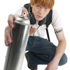 ¿Qué tipo de pintura en aerosol debería usar en una camiseta?