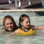 Niños con tubos auditivos y la natación 