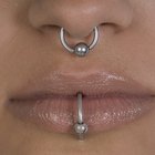 Como colocar uma bolinha de piercing de nariz