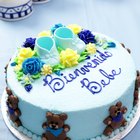 Decorating cake