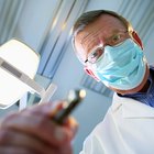 Quais os efeitos colaterais do alisamento e raspagem dental para as gengivas?