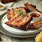 Delicious barbecued ribs seasoned with a spicy basting sauce