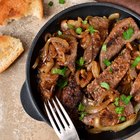 Fried chicken liver with onions and herbs