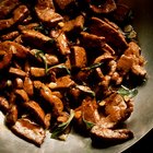 Fried chicken liver with onions and herbs