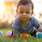 Madre e bambino africani che si divertono