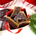 Presente de Natal caseiro: bombom de chocolate com sal marinho