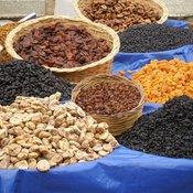 High fiber foods,like dried fruit, can help prevent hemorrhoids.
