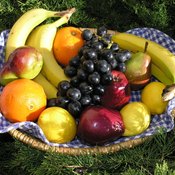 Eating a wide variety of fruits will keep your gallbladder healthy by introducing fiber and vitamins into your diet.