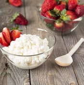 Cottage cheese and strawberries